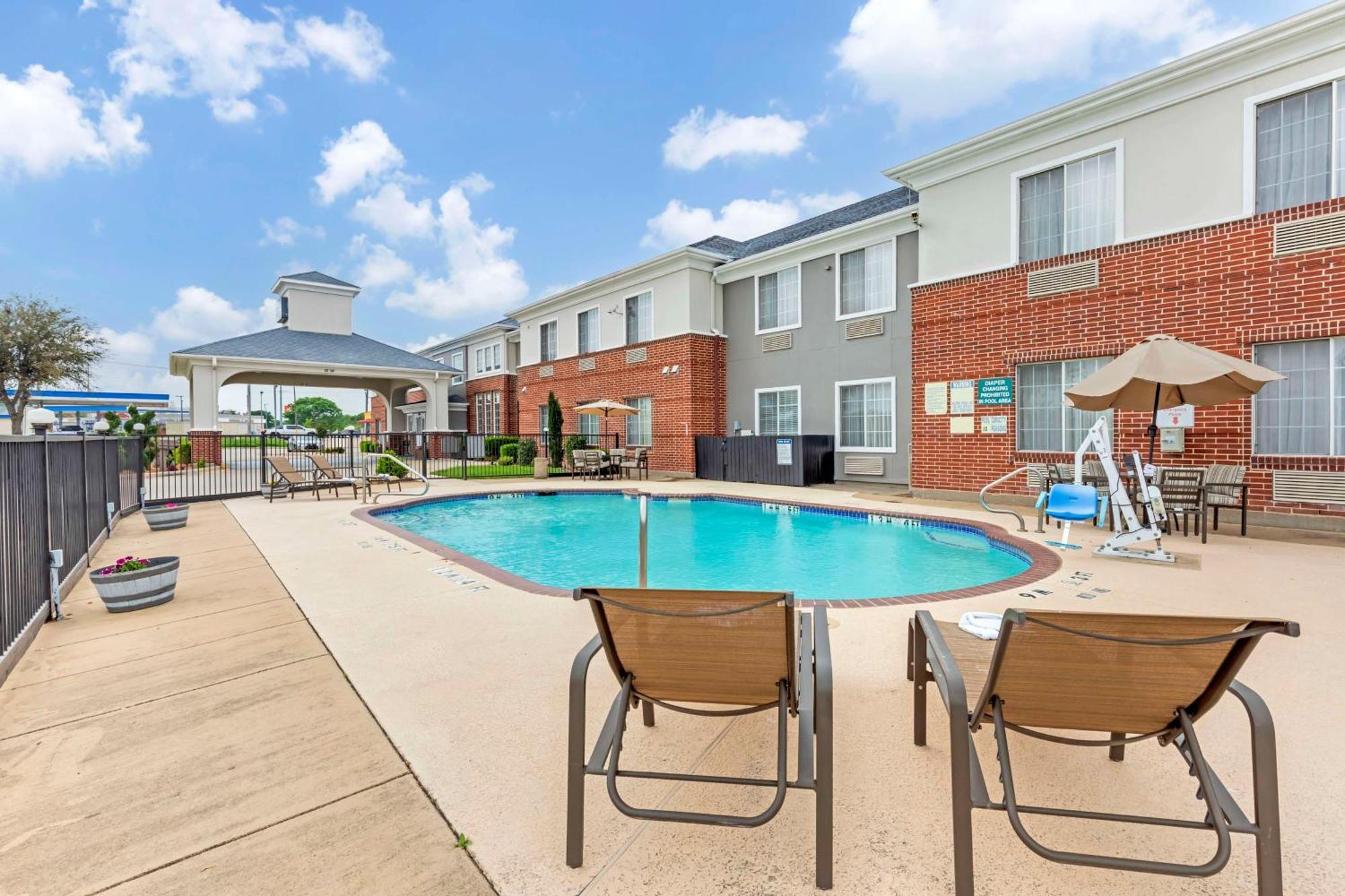 Best Western Fort Worth Inn And Suites Exterior photo