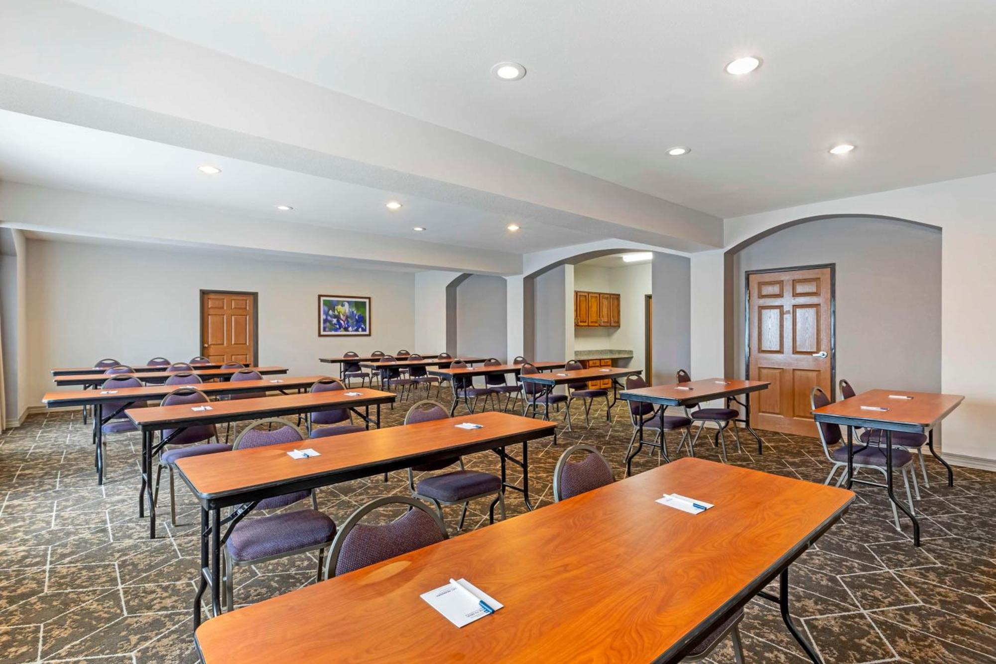 Best Western Fort Worth Inn And Suites Exterior photo