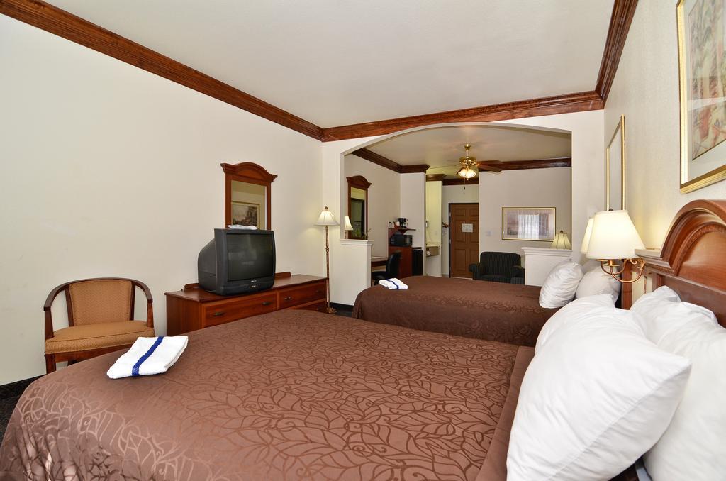 Best Western Fort Worth Inn And Suites Exterior photo