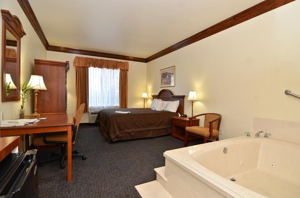 Best Western Fort Worth Inn And Suites Exterior photo